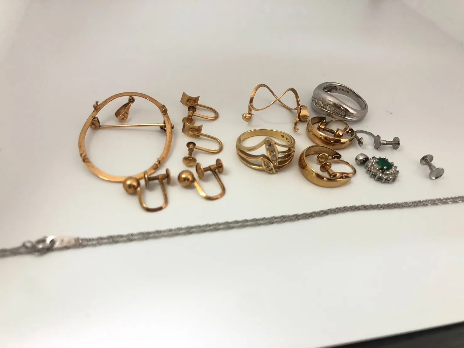 金・プラチナのアクセサリーを買い取らせていただきました！